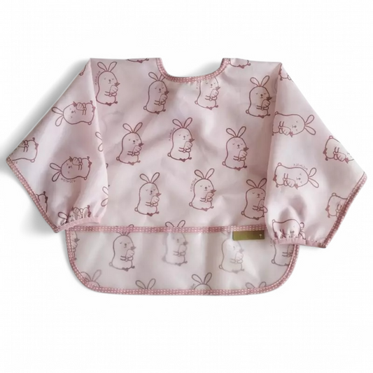 Bib i papërshkueshëm nga uji me mëngë dhe xhep – me dizajn bunnies